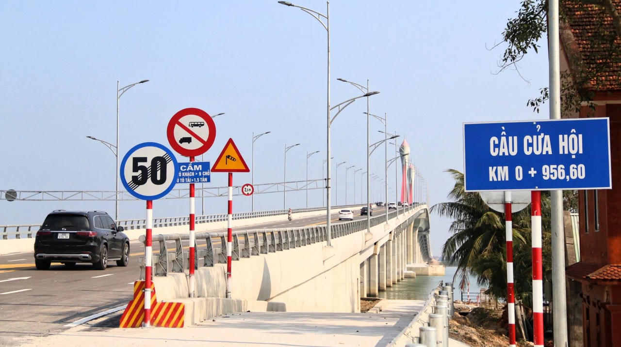 Dự án Cầu Cửa Hội đã được thông xe. Ảnh: Hoàng Huy. &nbsp;