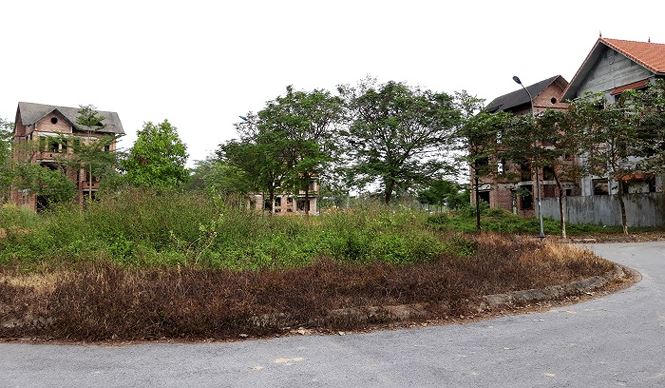 Ai chống lưng cho dự án “ăn bớt” NOXH xây biệt thự, nhà liền kề?