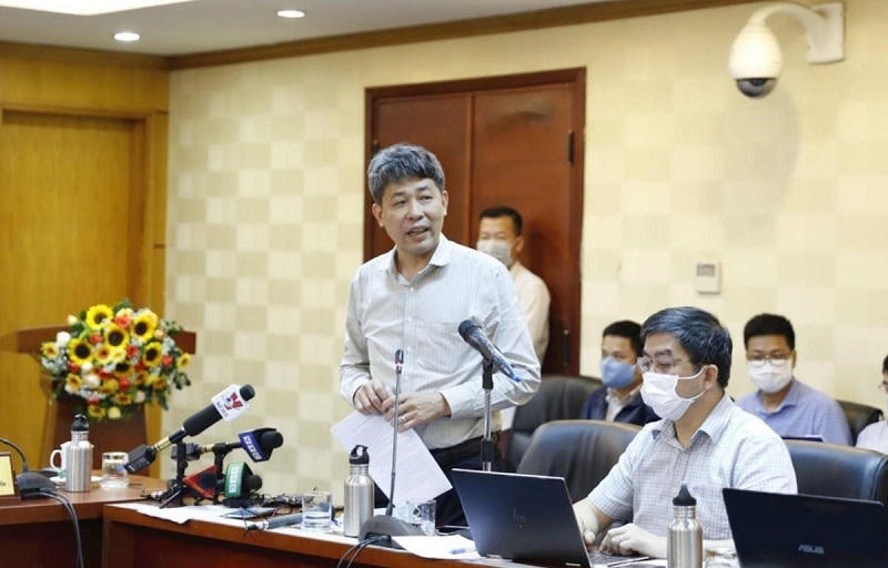 Ông Mai Văn Phấn, Phó Tổng Cục trưởng Tổng cục Quản lý Đất đai phát biểu tại cuộc họp báo diễn ra ngày 28/4. &nbsp;