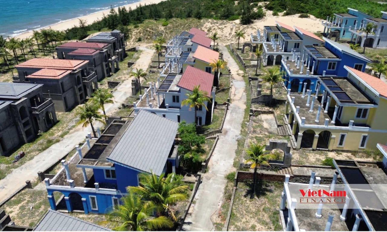 Khu nghỉ dưỡng 8,7ha bỏ hoang bên bờ biển Lăng Cô