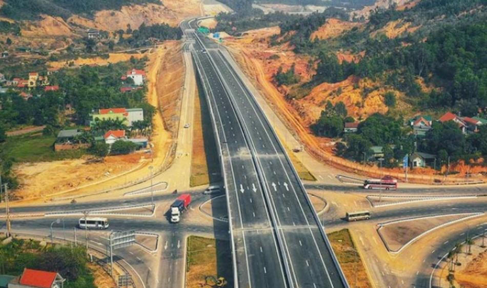 Thủ tướng chỉ đạo đẩy nhanh tiến độ các dự án đường bộ cao tốc quan trọng quốc gia