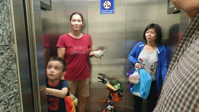 Một năm sau vụ cháy thảm khốc, cuộc sống ở Carina đã hồi sinh