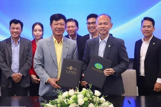 Buổi lễ ký kết hợp tác giữa Tập đoàn Novaland và Địa ốc Hoàng Quân &nbsp;
