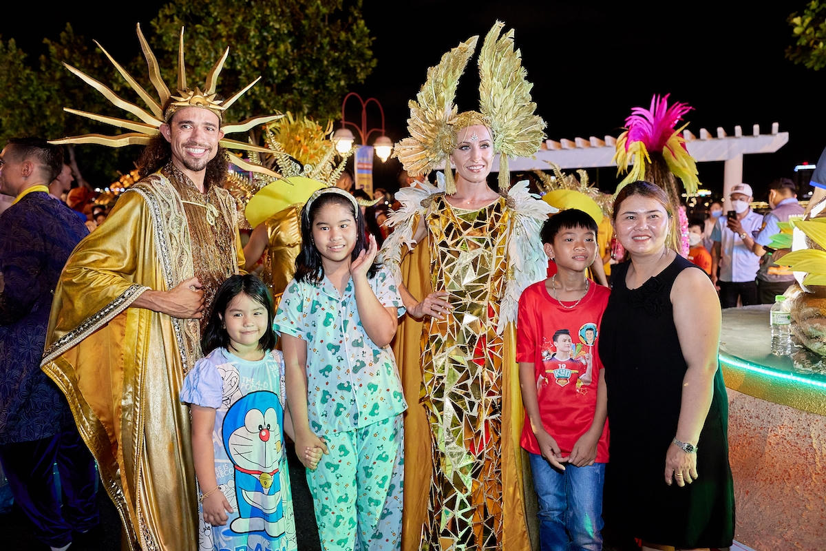 Đà Nẵng ‘bùng nổ’ trong đêm mở màn lễ hội Carnival đường phố Sun Fest