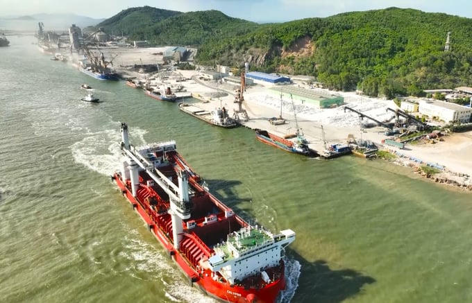 Cảng Nghi Sơn ngày càng đóng một vai trò quan trọng trong việc đẩy nhanh tốc độ phát triển của Khu kinh tế Nghi Sơn và các khu công nghiệp tỉnh Thanh Hóa.