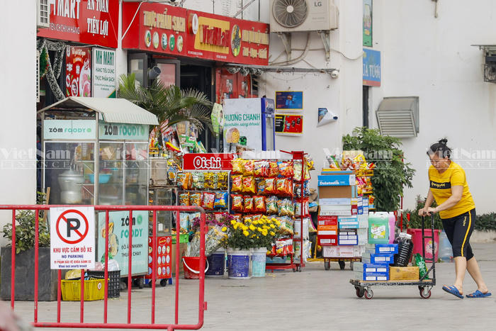 Hà Nội: Đỏ rực băng rôn tại chung cư Athena Complex Xuân Phương