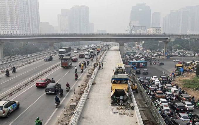 Hai cầu vượt nút giao Mai Dịch trị giá hơn 340 tỷ đồng đang dần hình thành, chuẩn bị về đích cuối tháng 3