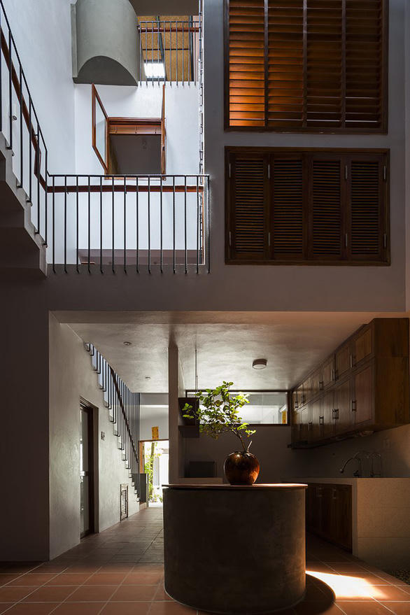 Nhà cho mưa đưa cả lối sống xưa vào kiến trúc hiện đại - Ảnh 4.