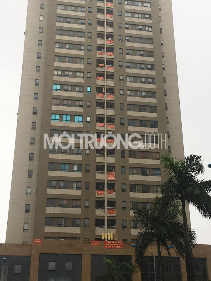 Lần thứ 2 cư dân Tân Tây Đô treo băng rôn yêu cầu cấp nước sạch