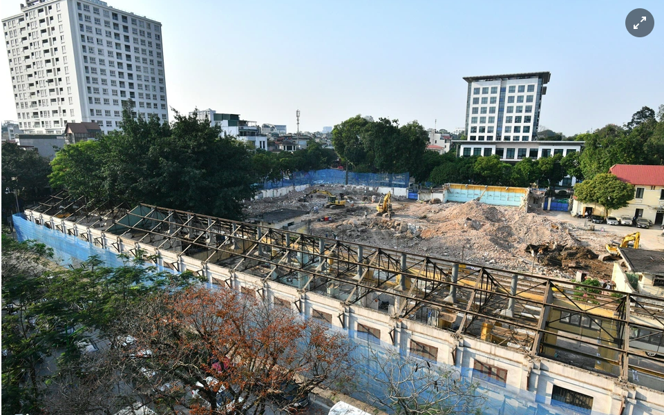 Lô đất vàng tại 61 Trần Phú đang tạm dừng thi công &nbsp;