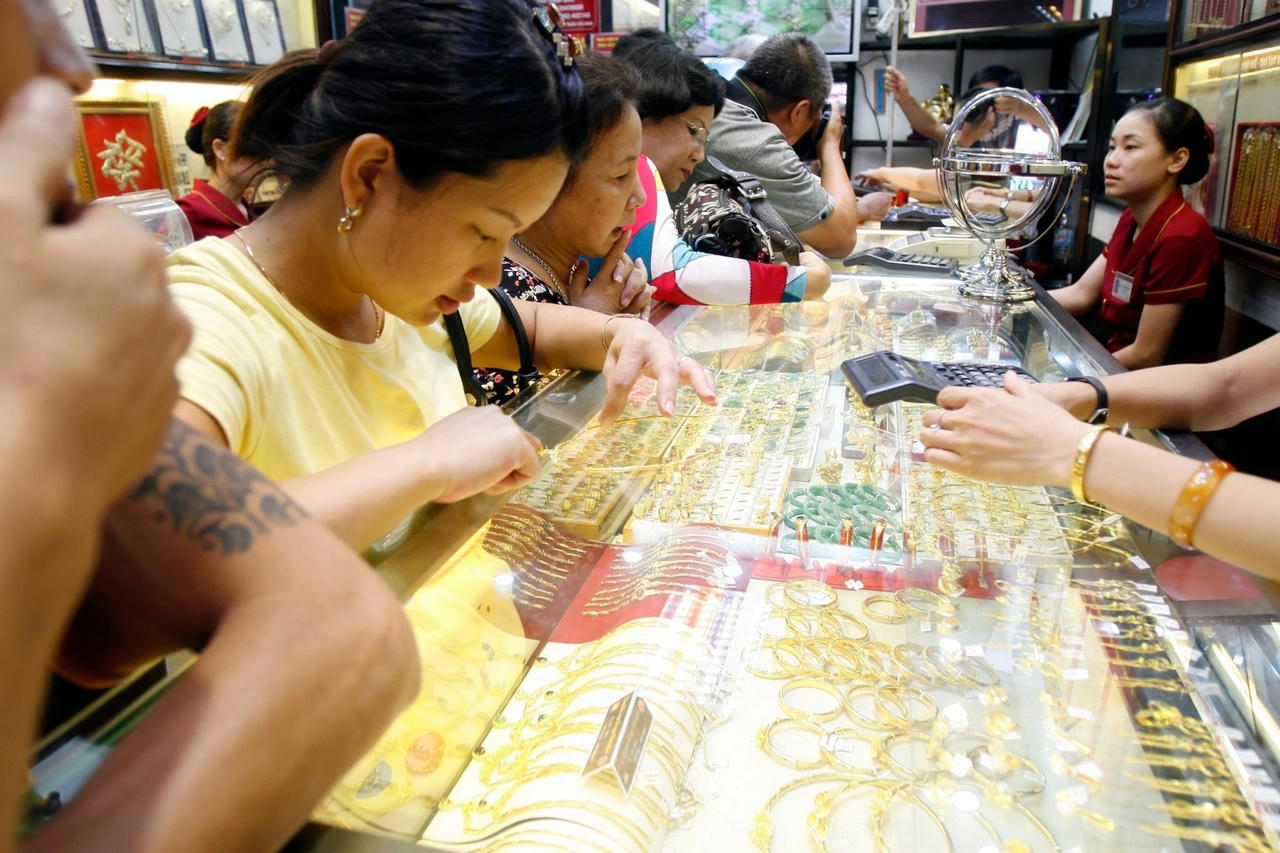 Việc các ngân hàng tham gia bán vàng sẽ góp phần minh bạch hóa thị trường vàng.