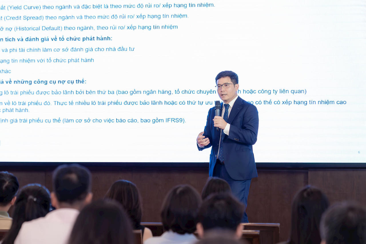 Ông Thuân cho rằng tất cả các bên tham gia thị trường cần chung tay để xây dựng đường cong lãi suất chuẩn &nbsp;