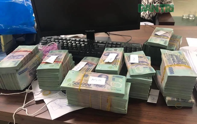 Một giao dịch mua nhà được thực hiện bằng tiền mặt