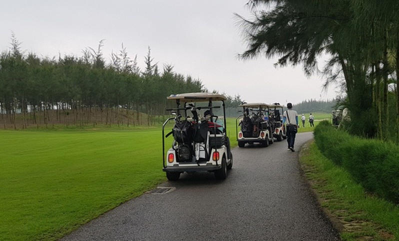 Bất chấp lệnh giãn cách xã hội, sân Golf FLC Sầm Sơn vẫn đón khách vào chơi?