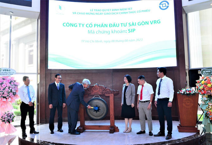 Cổ phiếu SIP giảm giá trong ngày chào sàn HOSE