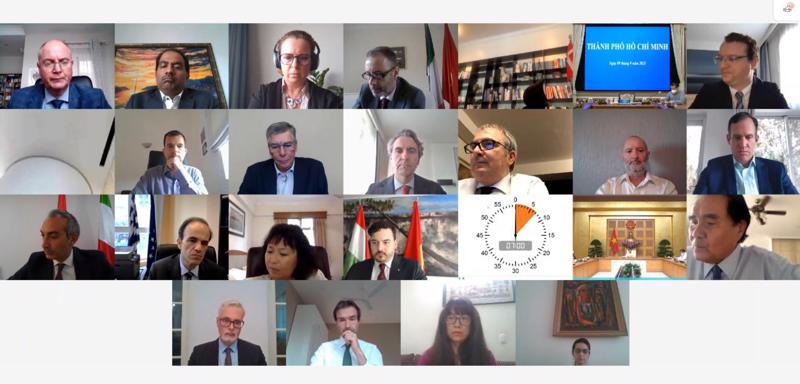 Các thành viên EuroCham phát biểu tại họp báo trực tuyến tối 9/9, ngay sau cuộc gặp với Thủ tướng. &nbsp;