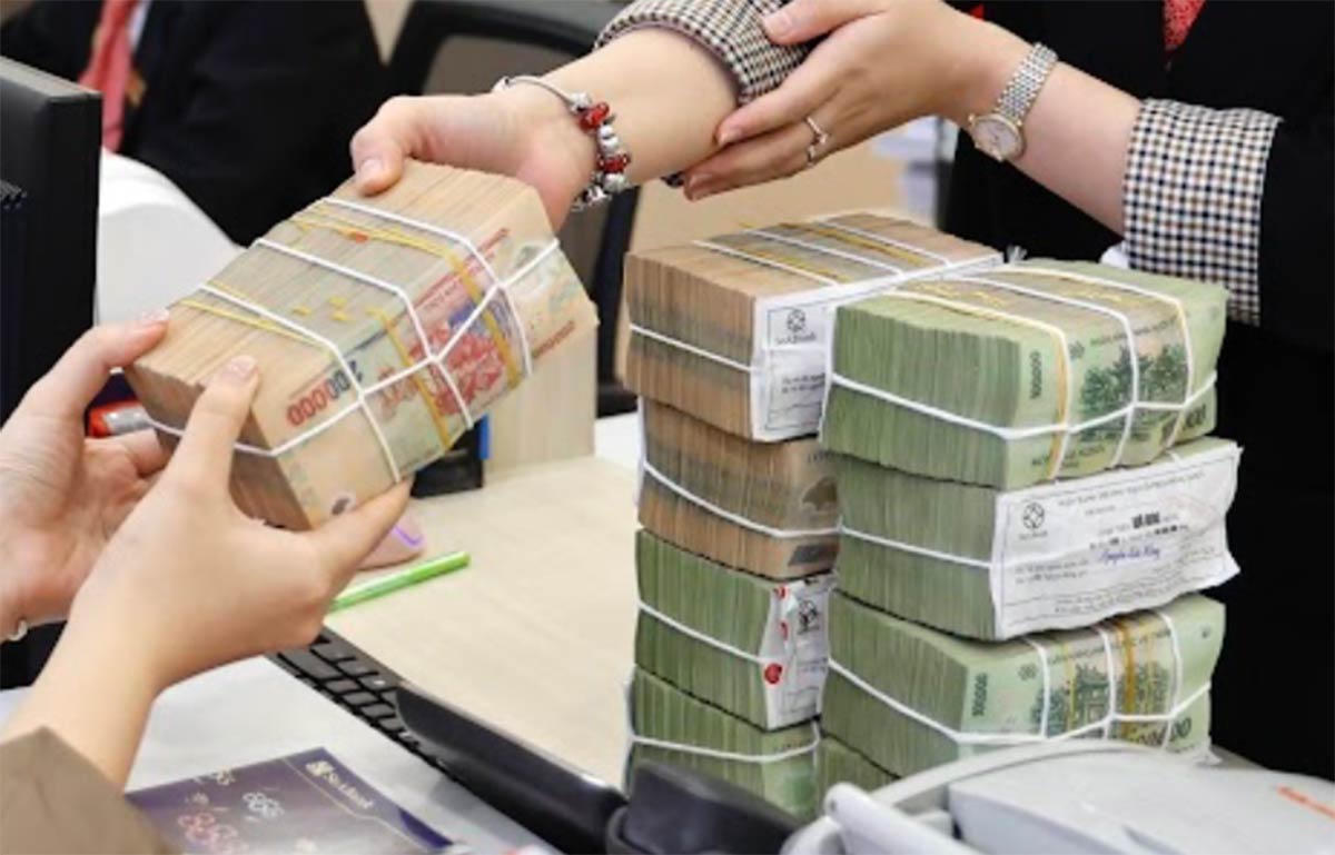 Lãi suất tiết kiệm rục rịch tăng, ngân hàng đua hút tiền gửi