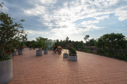 [Ảnh] Ngôi nhà hình elip với bể bơi, sân vườn ở vùng quê Nghệ An 