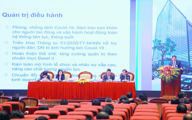 Chủ tịch HĐQT BIDV - ông Phan Đức Tú báo cáo tại ĐHĐCĐ thường niên năm 2021. &nbsp;