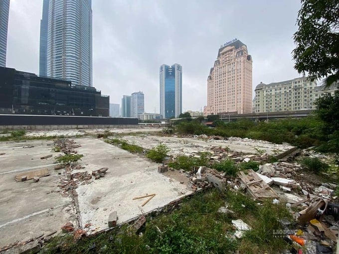 Dự án Nam Đàn Plaza sau nhiều năm giao đất vẫn là bãi đất trống. Ảnh: Khánh An