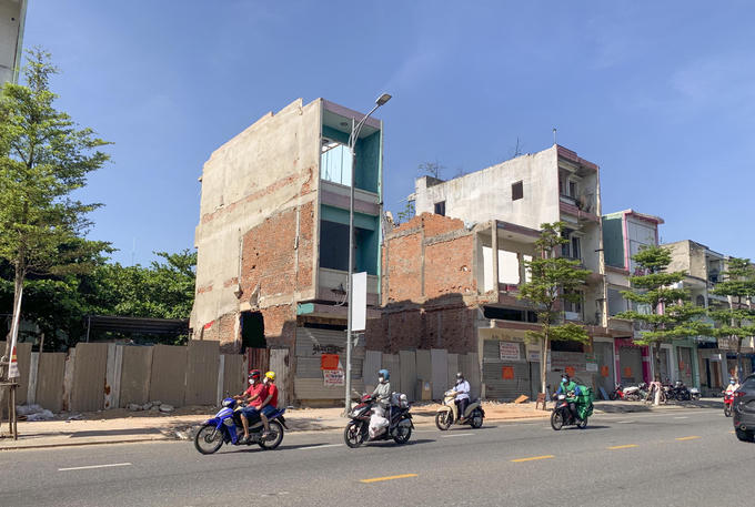 Cận cảnh Nhếch nhác thi hành án ở sân vận động Chi Lăng Đà Nẵng