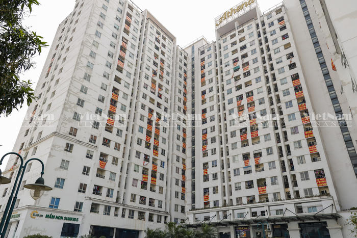 Hà Nội: Đỏ rực băng rôn tại chung cư Athena Complex Xuân Phương