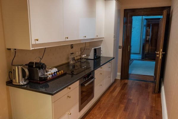 Vung 400 triệu ở phòng tổng thống thử cảm giác ‘sướng như tiên’