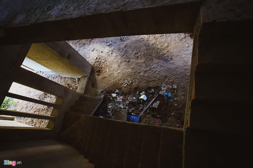 Loạt biệt thự tiền tỷ bỏ hoang cả 10 năm cạnh cao tốc ở quận 9