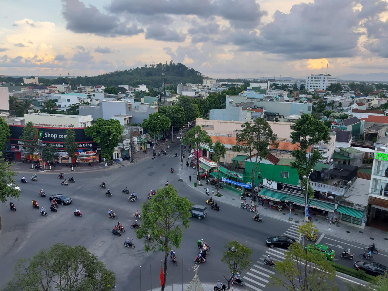 Trung ương yêu cầu Quảng Ngãi thúc đẩy liên kết để phát huy lợi thế và huy động nguồn lực cho đầu tư...