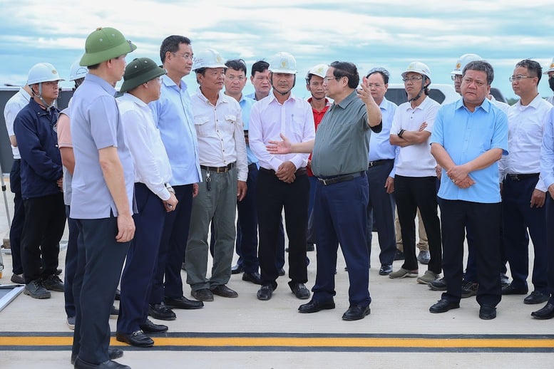 Thủ tướng yêu cầu địa phương, nhà đầu tư chậm nhất trong tháng 7/2026 hoàn thành giai đoạn 1 dự án sân bay Quảng Trị - Ảnh: VGP/Nhật Bắc