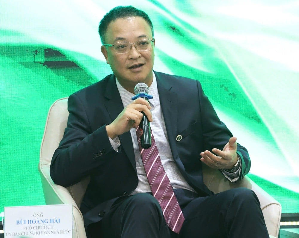 Ông Bùi Hoàng Hải, Phó Chủ tịch UBCKNN tại Toạ đàm "Lực đẩy dòng vốn mới" (Ảnh: Báo Tài chính - Đầu tư) &nbsp;