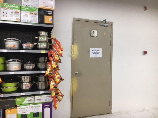 Siêu thị, trường học bịt cửa thoát hiểm, cư dân T&T Riverview nơm nớp lo bà hỏa