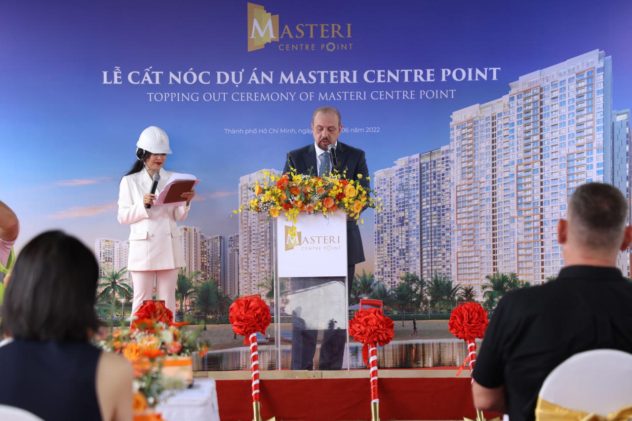 Ông Sameer AbuKhalil, Phó Giám đốc Khối Phát triển dự Án, Masterise Homes, chia sẻ tại buổi lễ. (Ảnh:&nbsp;MH).&nbsp; &nbsp;
