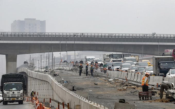 Hai cầu vượt nút giao Mai Dịch trị giá hơn 340 tỷ đồng đang dần hình thành, chuẩn bị về đích cuối tháng 3