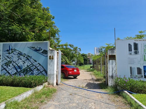 Dự án Trung tâm thương mại, văn phòng, khách sạn, căn hộ cao cấp Diamond Square dù vừa đổi tên, sang chủ nhưng vẫn chưa có dấu hiệu triển khai trở lại. &nbsp;