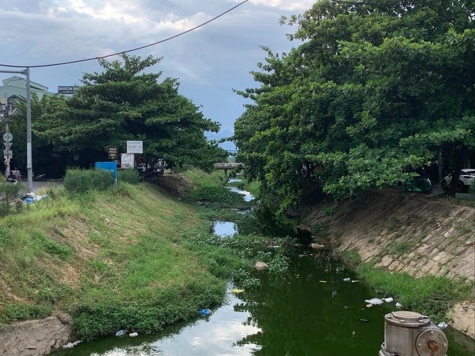 Hiện trạng tuyến kênh ô nhiễm nhất TP. Đà Nẵng. Ảnh: Báo Tiền Phong