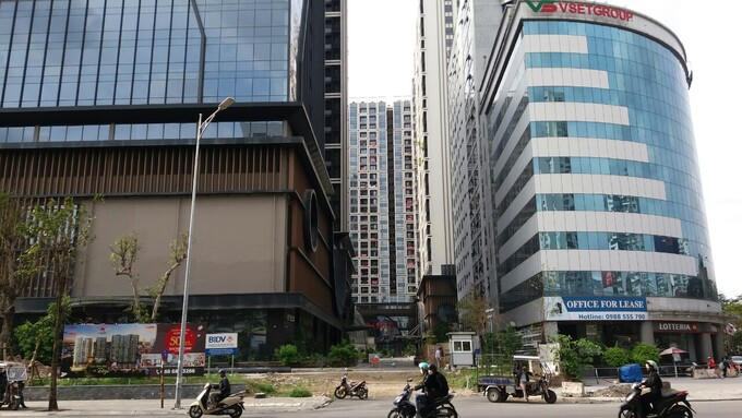 Cư dân ở đây cho biết, họ chưa được đi lại qua lối ra vào đường Minh Khai - Ảnh PV &nbsp;