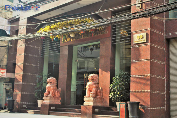   Nằm cách đó không xa, khách sạn Flower, số 46 Nguyễn Trường Tộ, phường Trúc Bạch, quận Ba Đình (Công ty TNHH Hoa Mai) không trang bị hệ thống báo cháy tự động, tăng áp  