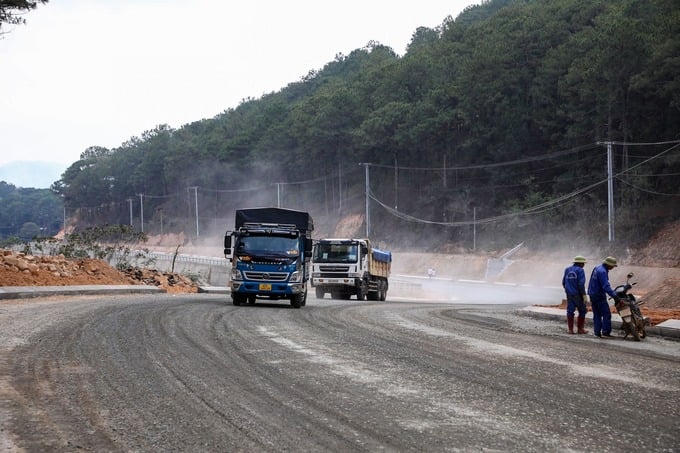 Dự án xây dựng đường Vành đai TP Đà Lạt đang được xây dựng. Ảnh: Internet &nbsp;