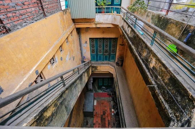 Căn nhà rộng gần 200m2, gồm hơn 10 phòng được xây dựng từ những năm 40 của thế kỷ trước