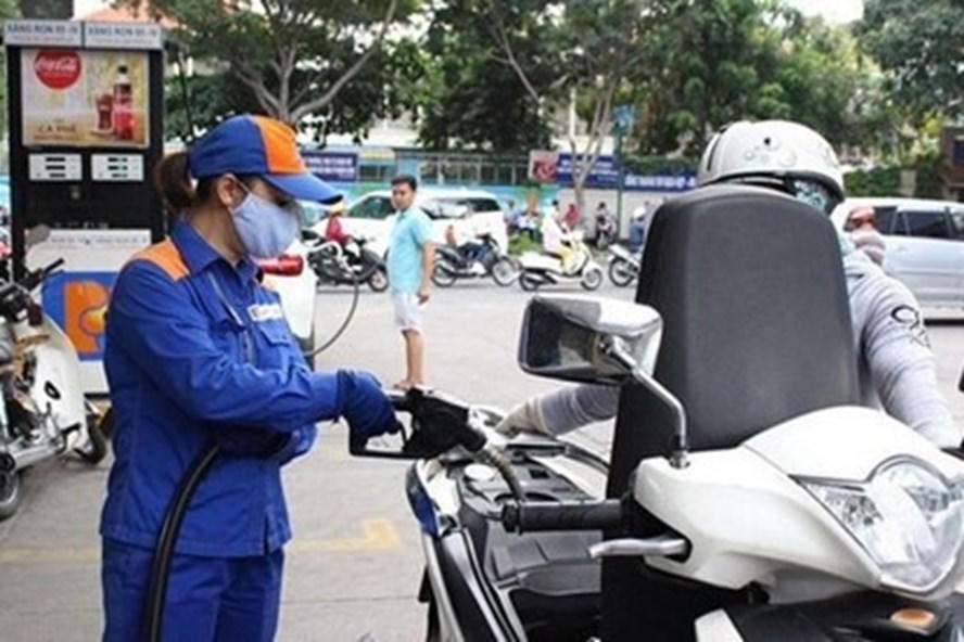 &nbsp;Sau lễ, giá xăng dự báo có thể giảm gần 1.000 đồng/lít vào ngày 12/4. &nbsp;