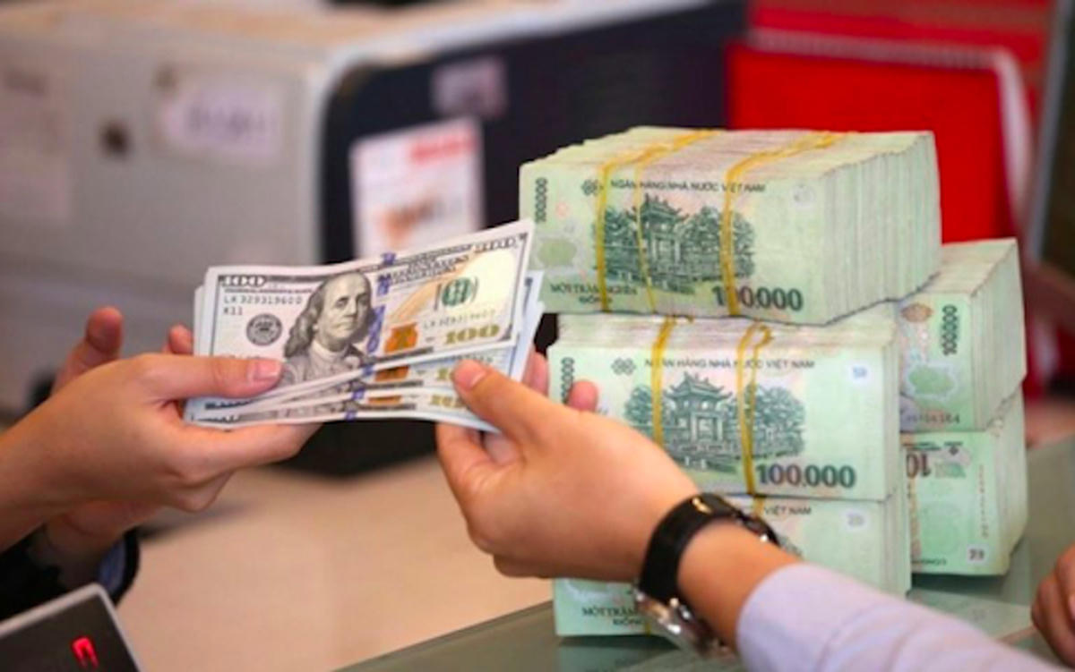 Lộ trình 'tuột dốc' của tỷ giá USD