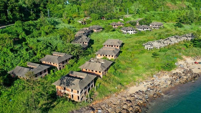 Rùng rợn cảnh hàng trăm biệt thự 'ma' lạnh lẽo ngắm biển ở dải đất đẹp nhất miền Trung