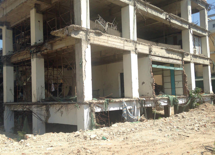 Tòa tháp 'ma' hoang lạnh, ngàn tỷ đổ nát giữa Thủ đô