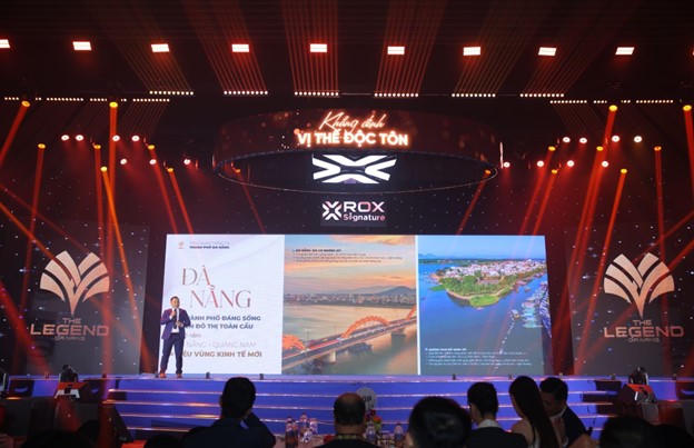 Đại diện ROX Signature giới thiệu dự án The Legend Danang &nbsp;