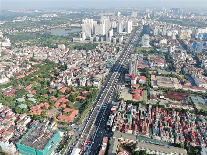 Dự án xây dựng đường Vành đai 3 trên cao đoạn Mai Dịch - Nam Thăng Long, Hà Nội được khởi công vào tháng 5/2018 với tổng vốn đầu tư hơn 5.343 tỷ đồng. Ảnh: Báo Lao Động &nbsp;