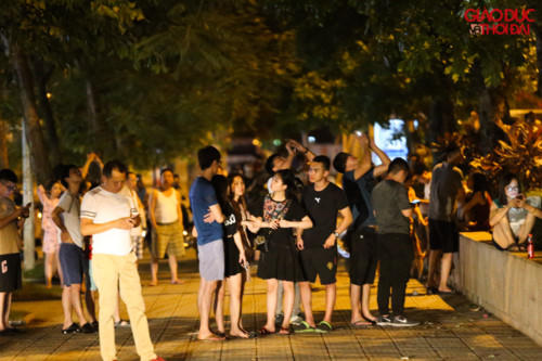 Hà Nội: Cháy lớn tầng 30 chung cư, người dân hoảng sợ bỏ chạy trong đêm