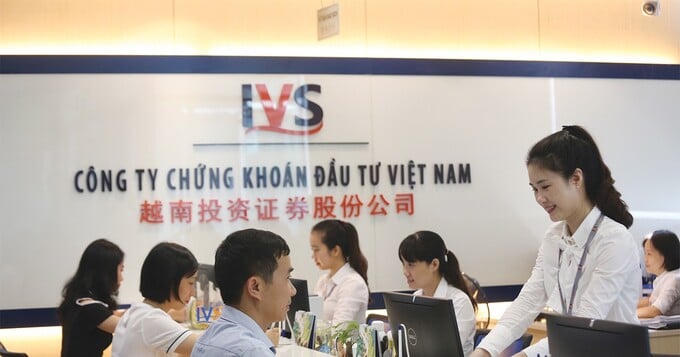 Công ty chứng khoán ngoại đứng ngoài cuộc đua tăng vốn