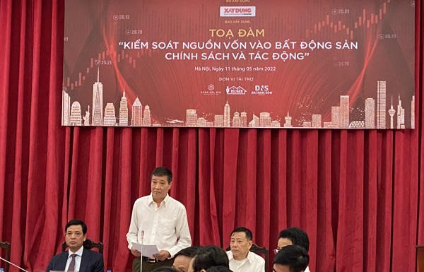 Tổng Biên tập Báo Xây dựng Nguyễn Anh Dũng phát biểu tại tọa đàm. (Ảnh: Hà Anh). &nbsp;