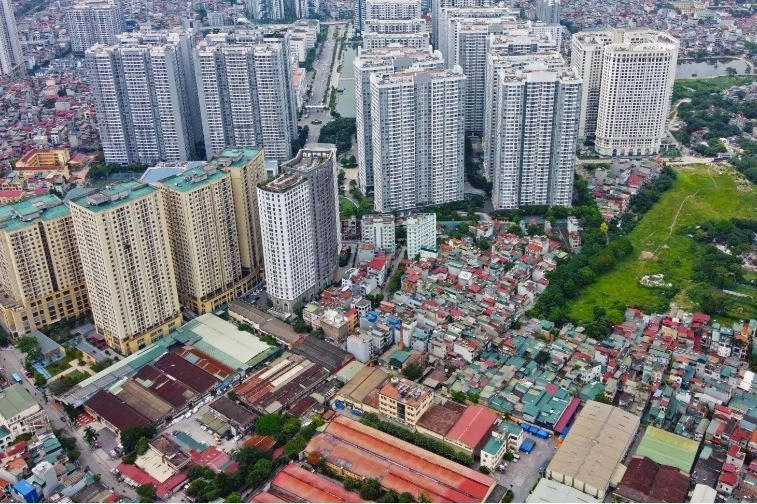 Dù thị trường bất động sản (BĐS) đang "tắc" với thanh khoản ở mức thấp nhất trong vòng 3 năm nhưng giá nhiều phân khúc vẫn tăng rất mạnh